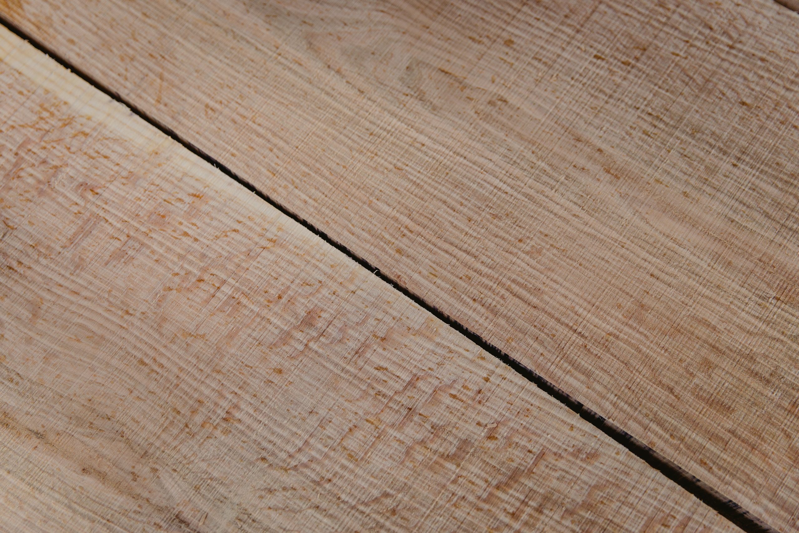 Close-up of quartered grain running through a board face